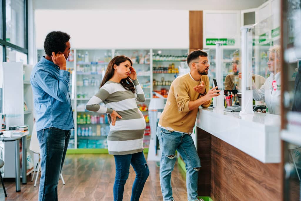 File d'attente dans une pharmacie faute de personnel constituant un frein aux nouvelles missions des pharmaciens